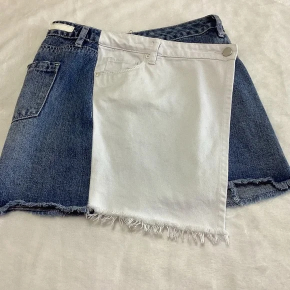 Blank NYC Two-Tone Asymmetrical Wrap Skirt Blue White 24 (00, XXS) - Picture 4 of 9